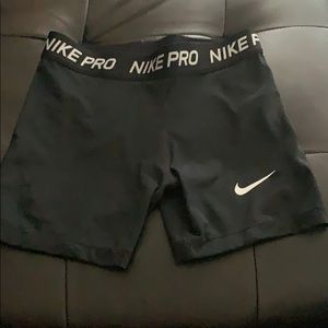 Nike woman’s pro shorts 5in